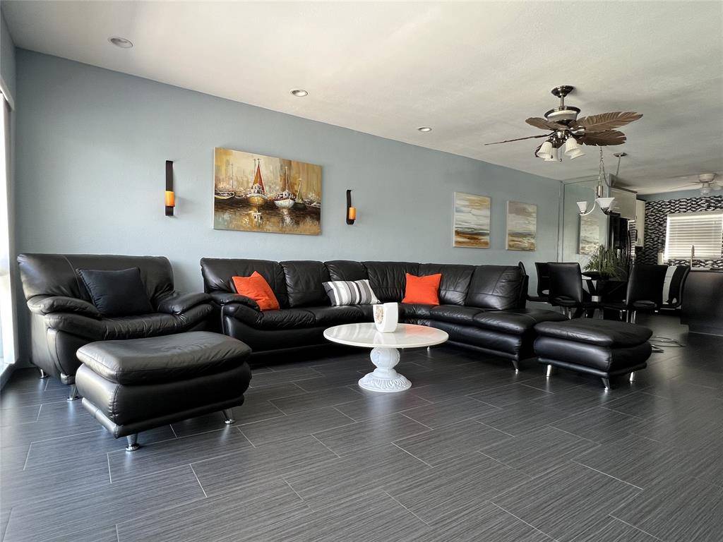 Pompano Beach, FL 33062,999 N Riverside Dr #9