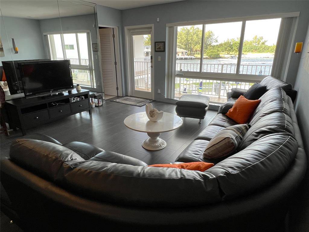 Pompano Beach, FL 33062,999 N Riverside Dr #9