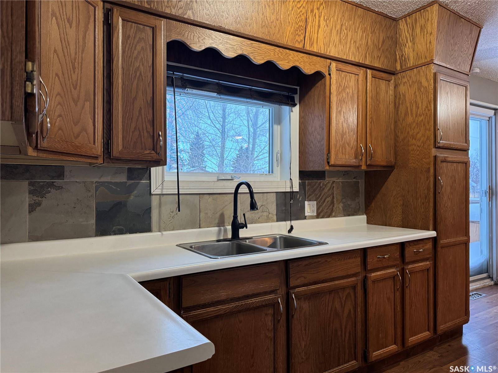 Wynyard, SK S0A 4T0,211 8th STREET E