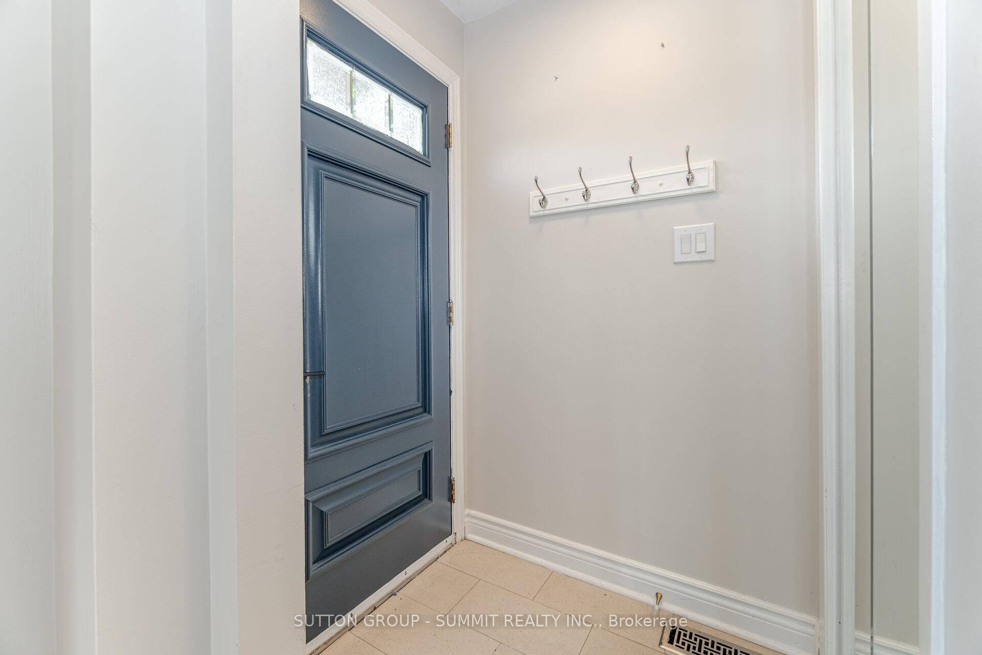 Toronto W07, ON M8Y 3M8,57 Stephen DR