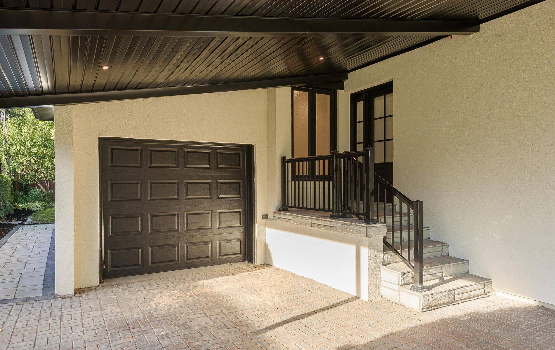 Toronto W08, ON M9C 4M6,27 Hollister RD