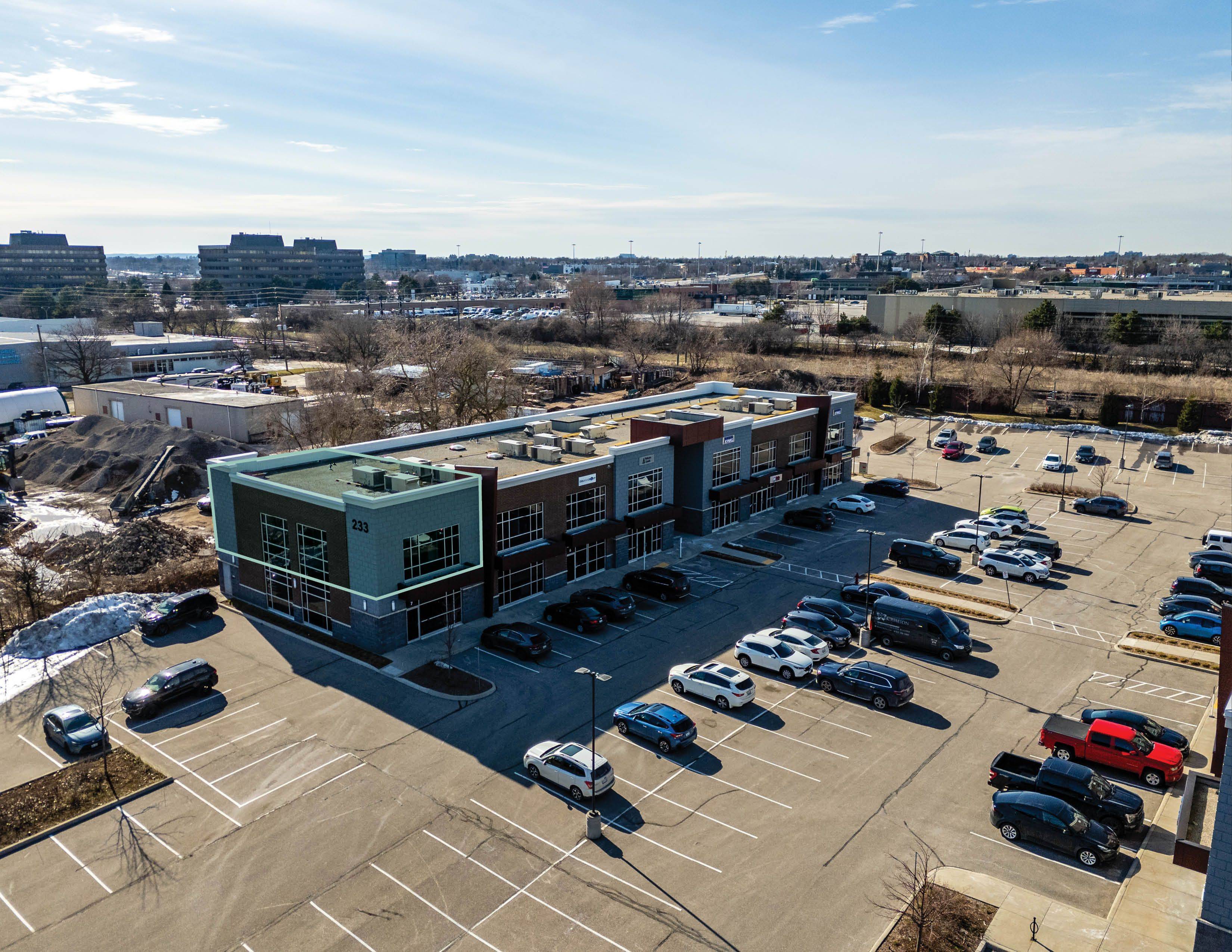 Oakville, ON L6K 2E9,233 Speers RD #16