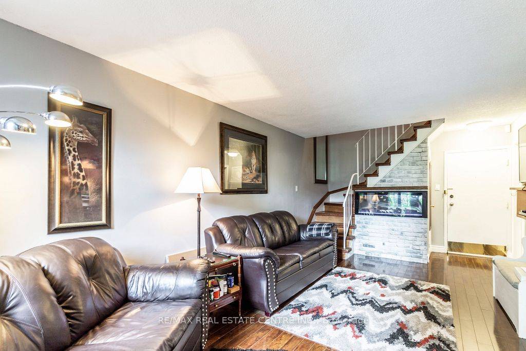 Mississauga, ON L5K 2C8,2095 Roche CT #124