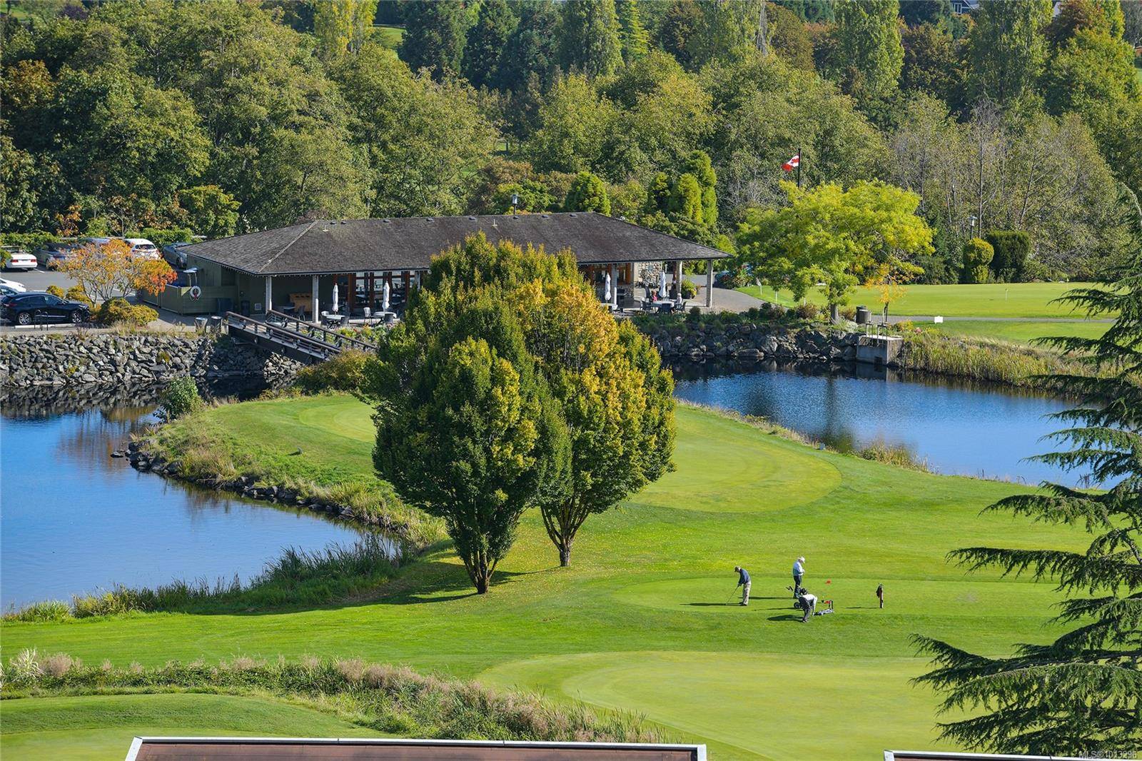 Saanich, BC V8Y 3K1,748 Sayward Hill Terr #502