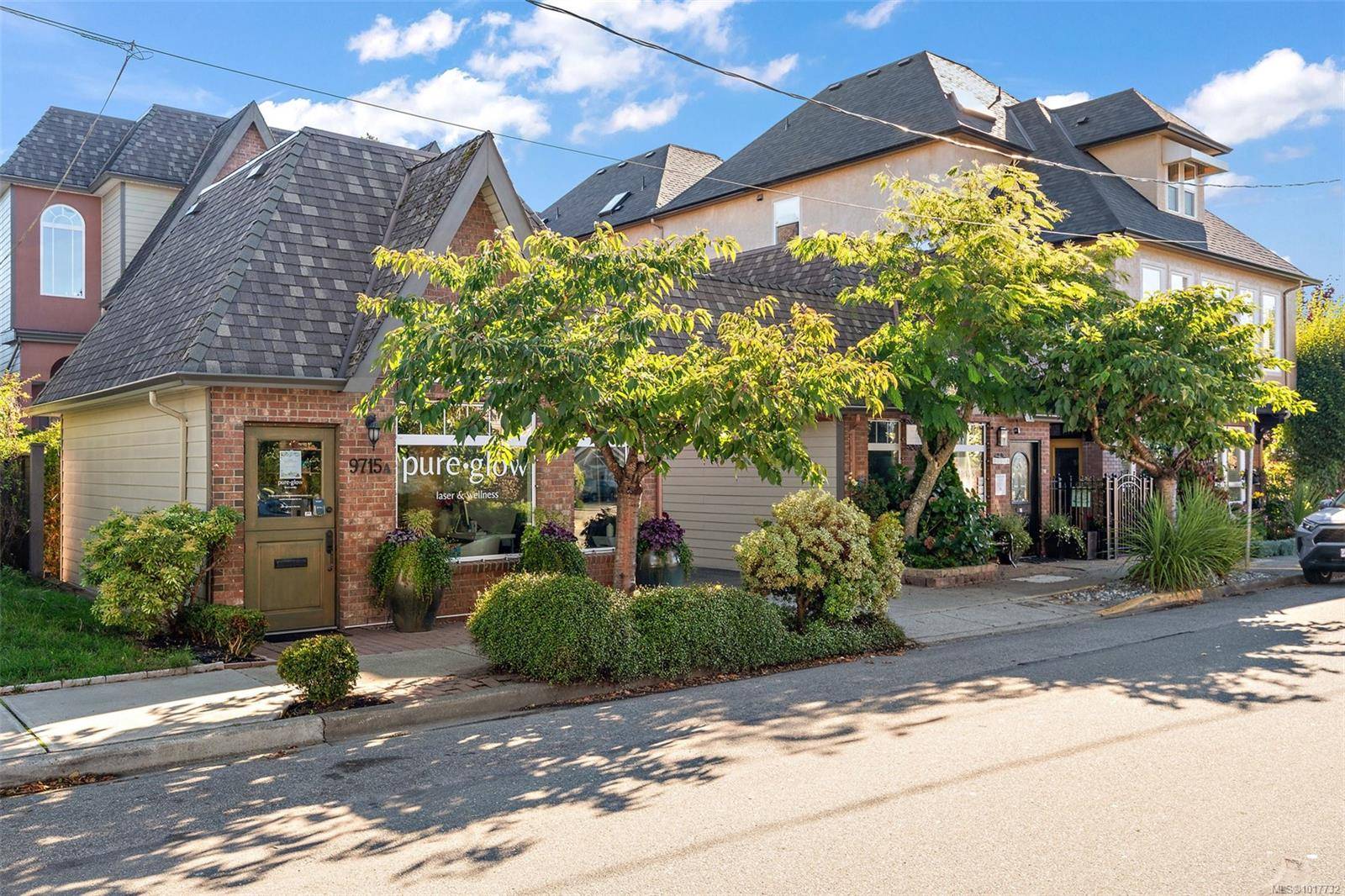 Sidney, BC V8L 3E4,9715 Second St