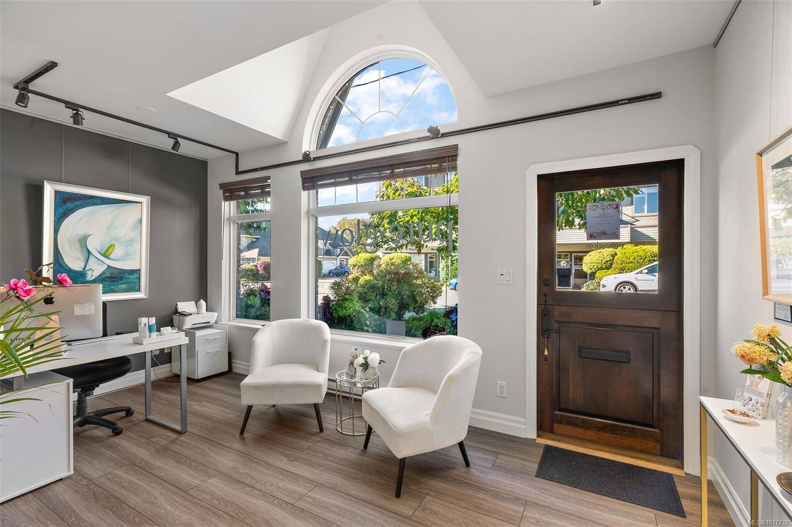 Sidney, BC V8L 3E4,9715 Second St