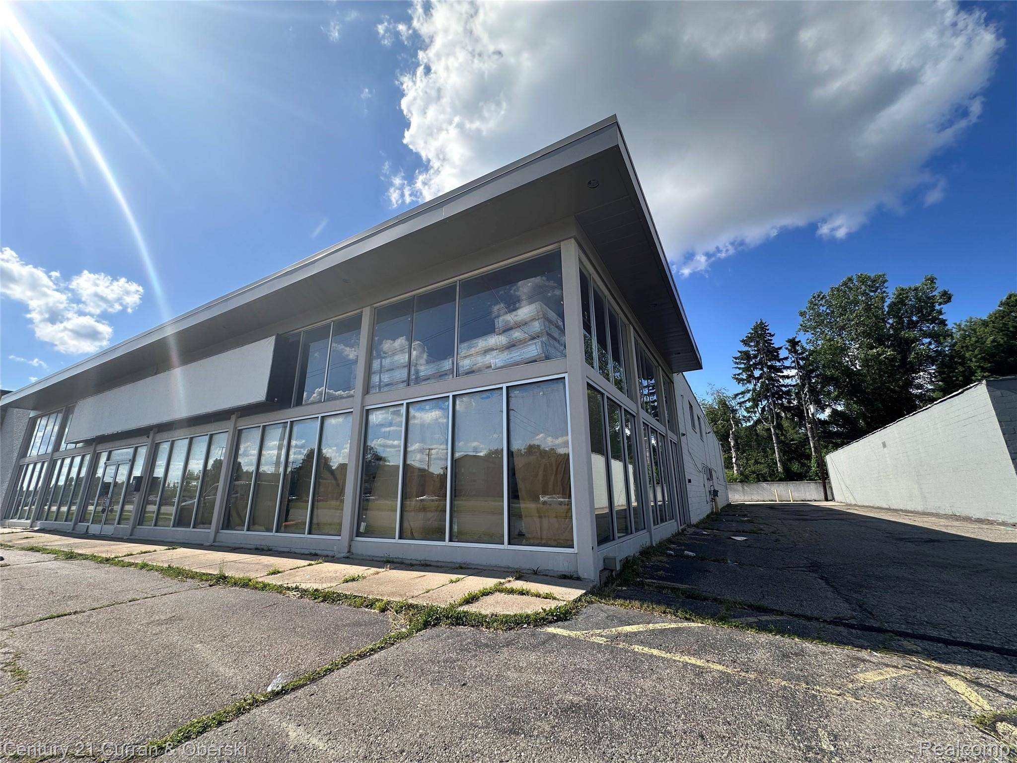 Southfield, MI 48033,23140 W 8 Mile RD