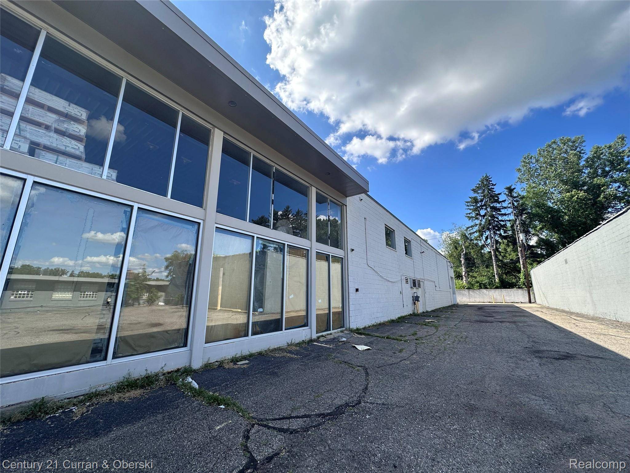 Southfield, MI 48033,23140 W 8 Mile RD