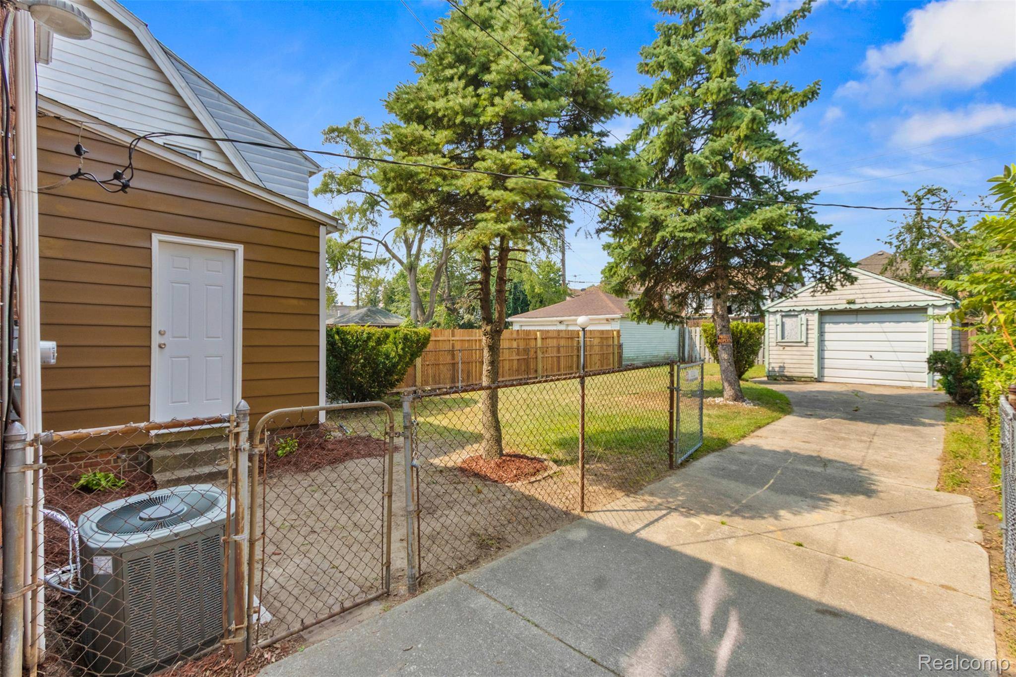 Detroit, MI 48221,17175 Greenlawn ST