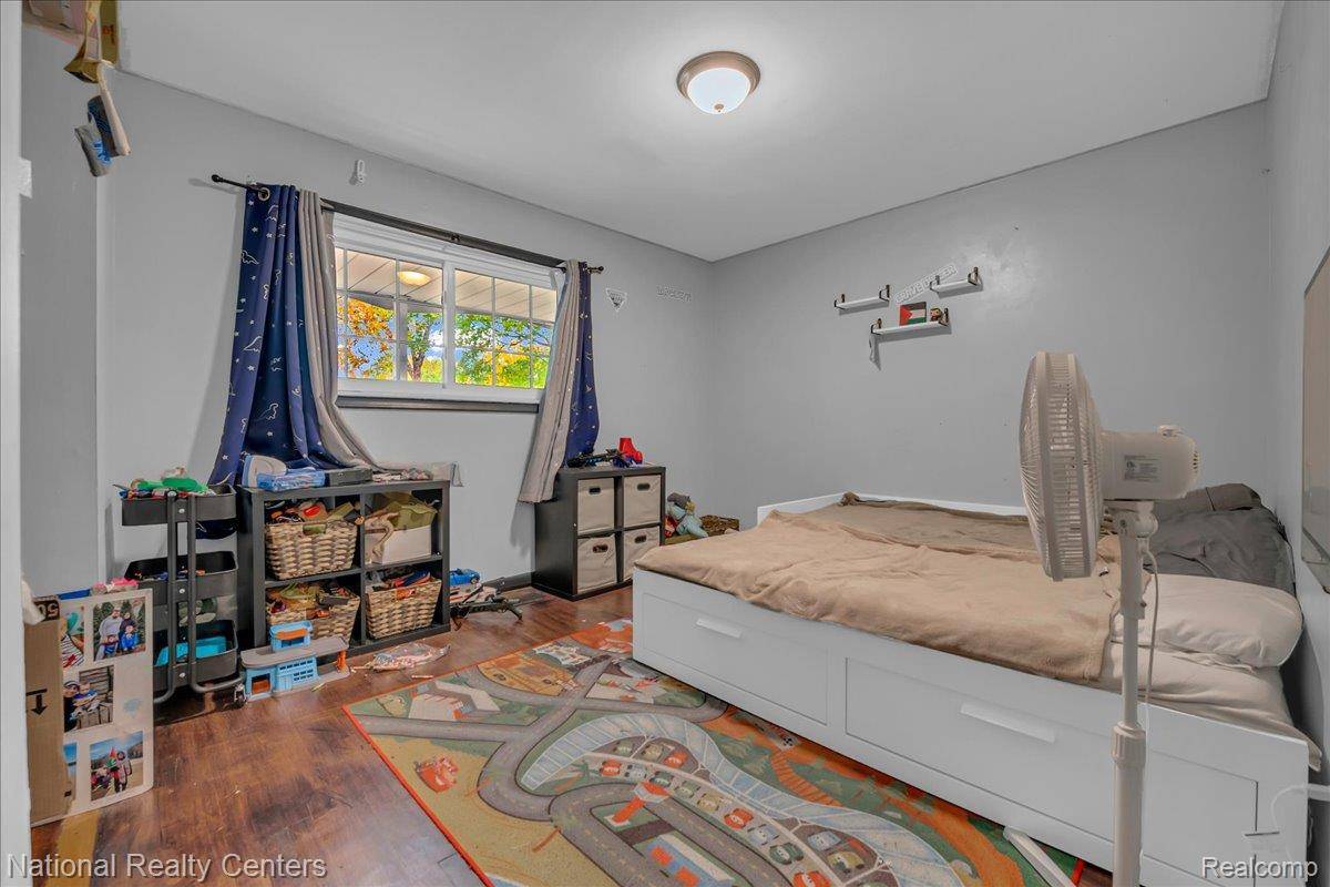 Dearborn Heights, MI 48125,4428 Bedford ST