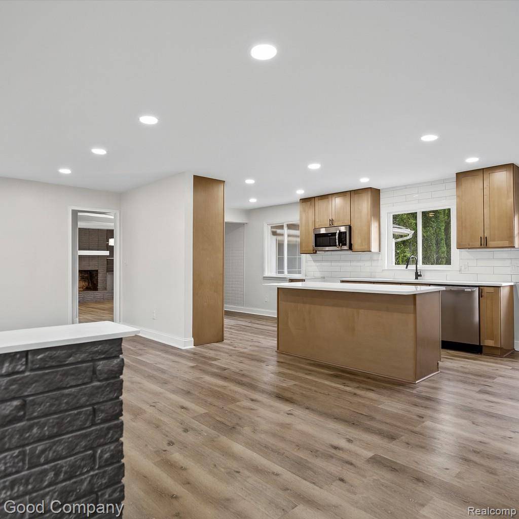 Rochester Hills, MI 48309,32 Shagbark DR