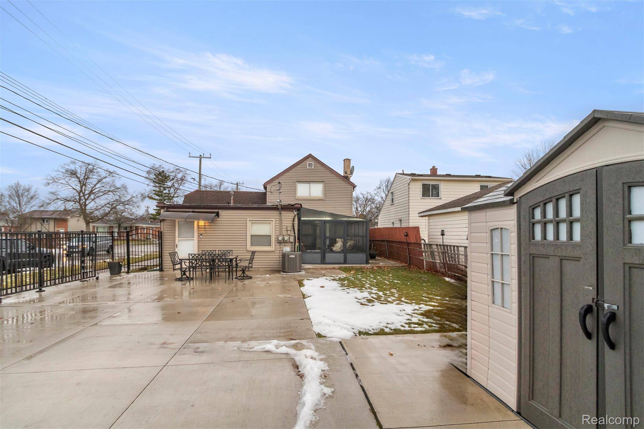 Dearborn Heights, MI 48125,4221 Campbell ST