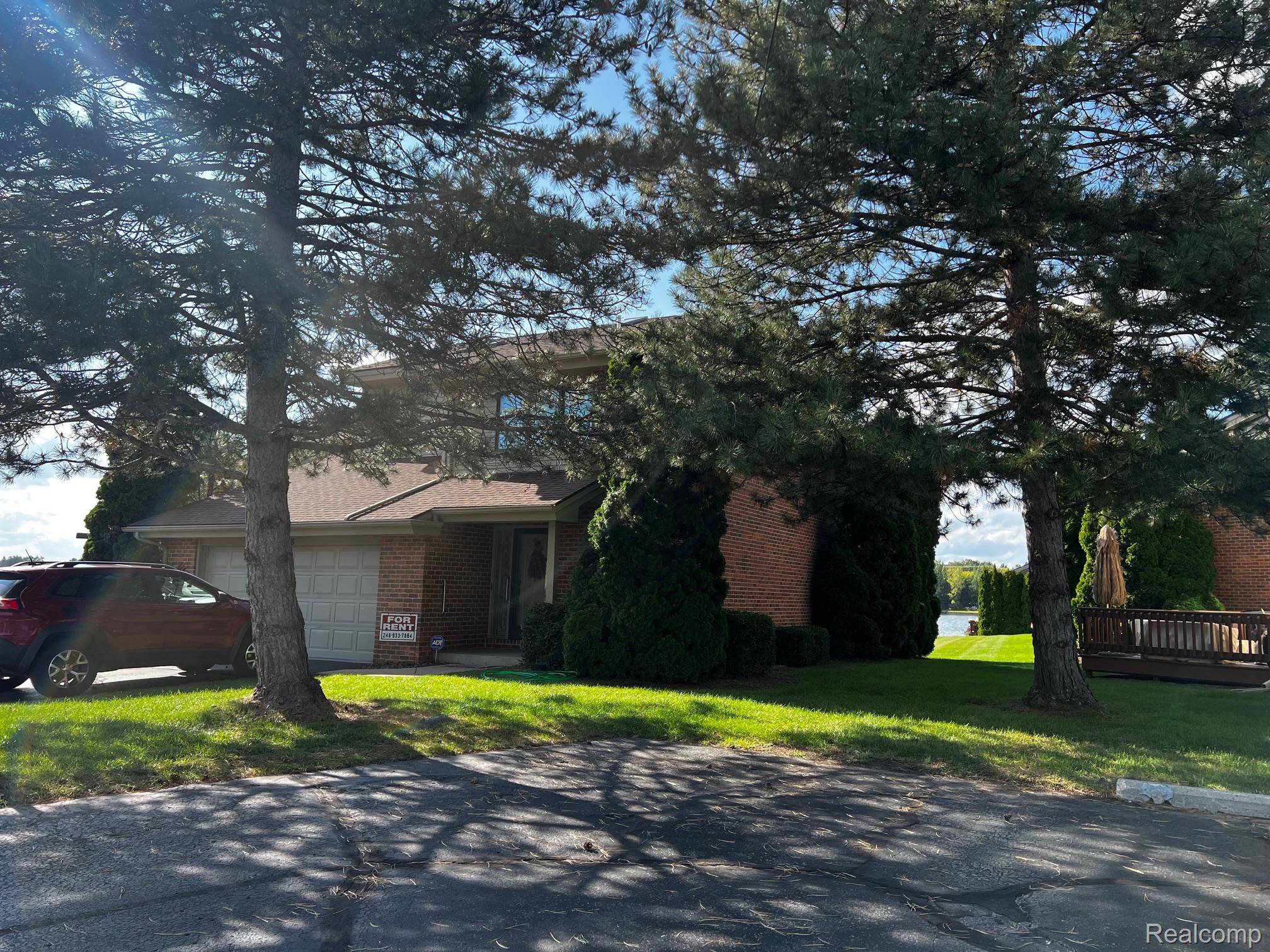 Fenton, MI 48430,2198 Bowles ST