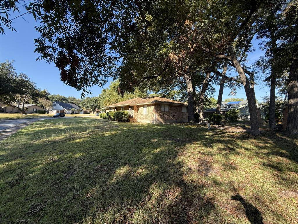 Desoto, TX 75115,301 Lakewood Drive