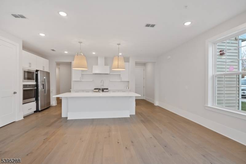 Warren Twp., NJ 07059,102 Iris Ct