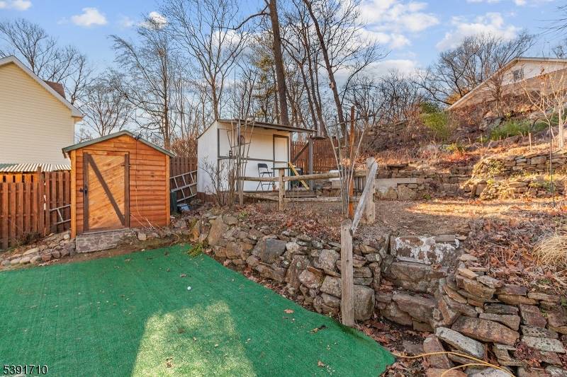 Wanaque Boro, NJ 07420,2 Roger Ave