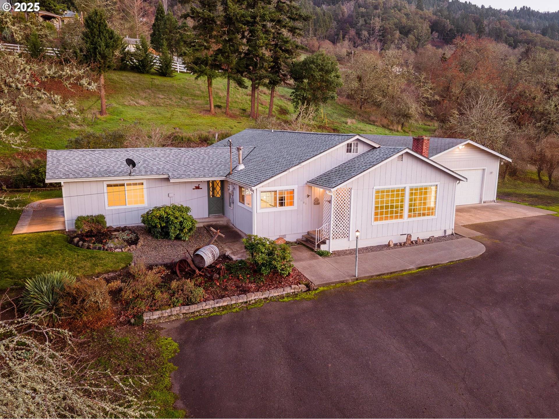 Roseburg, OR 97471,1183 LOOKINGGLASS RD