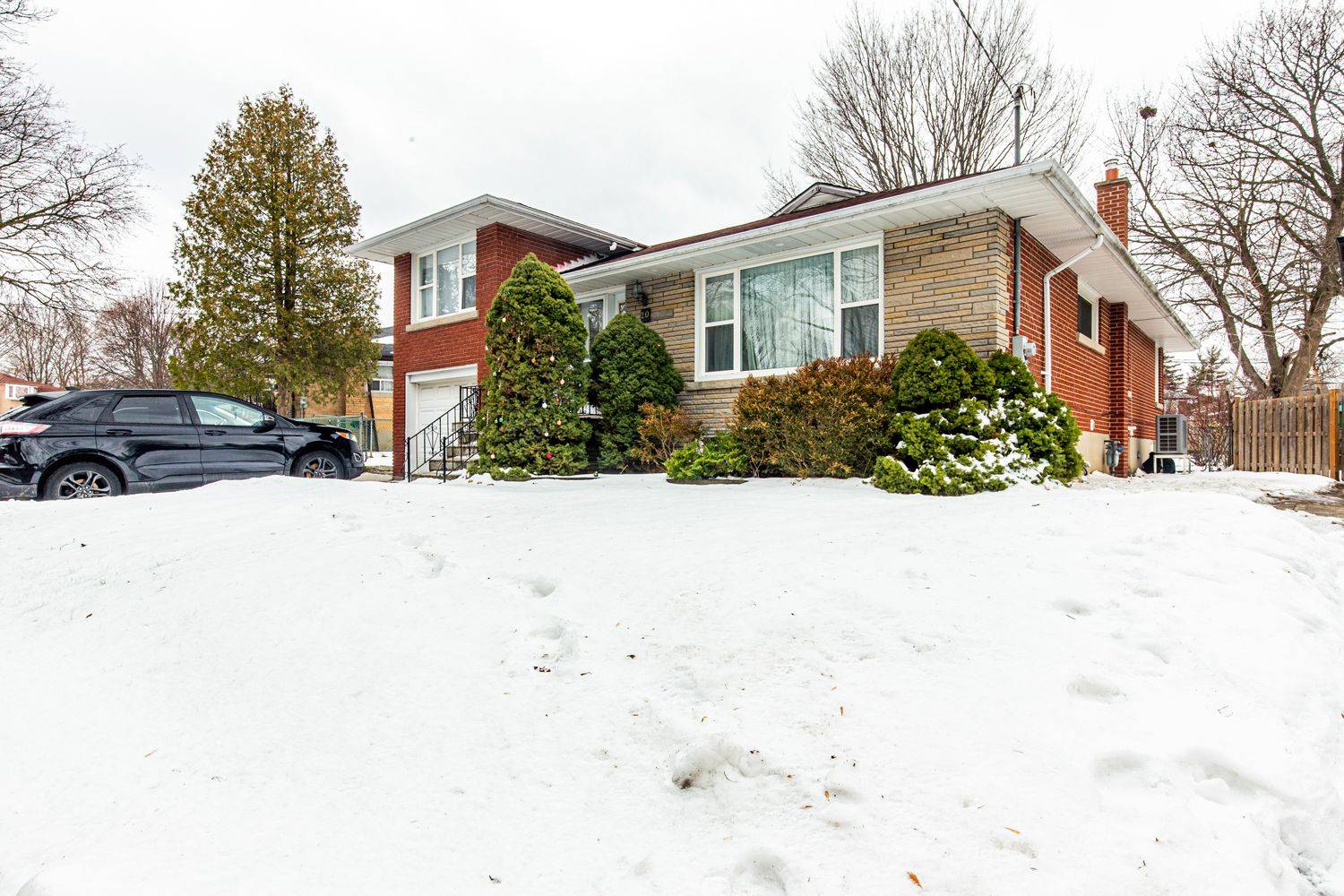 Toronto E09, ON M1J 2B7,20 Rossander CT #Main Floor