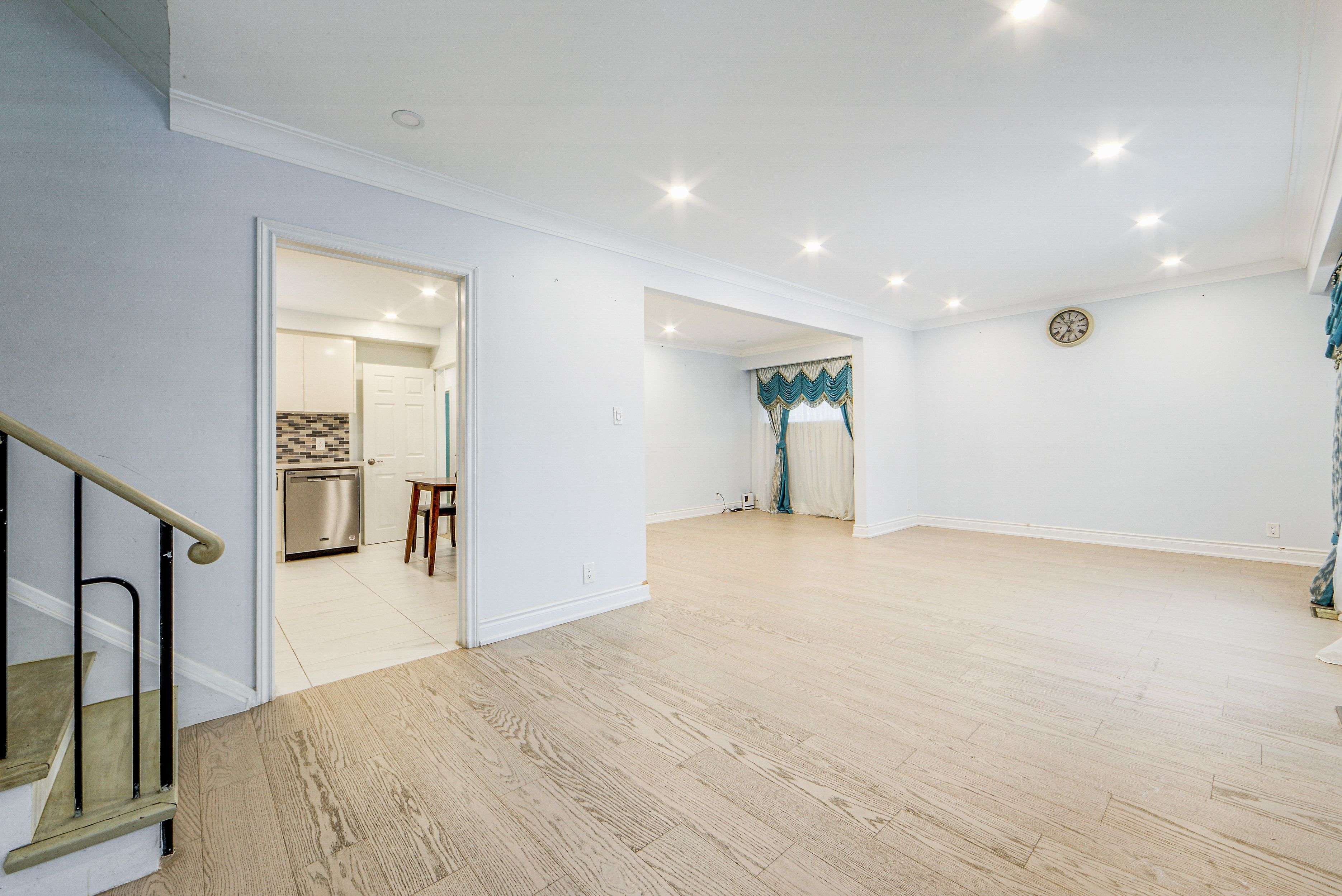 Toronto E09, ON M1J 2B7,20 Rossander CT #Main Floor