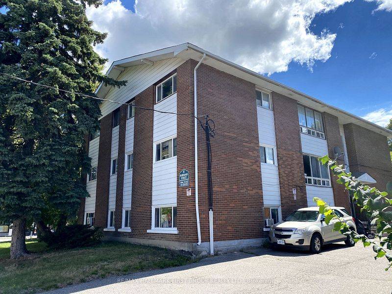 Oshawa, ON L1H 2L7,11 Fairbanks ST