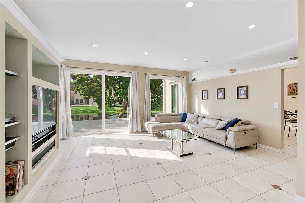 Coral Springs, FL 33071,659 NW 88th Dr