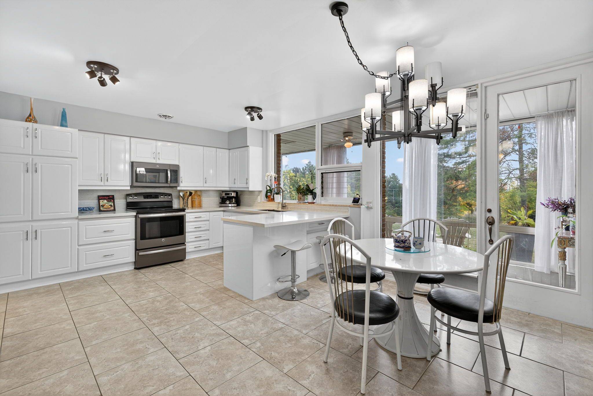 Georgina, ON L4P 0M2,39 Highfield CRES