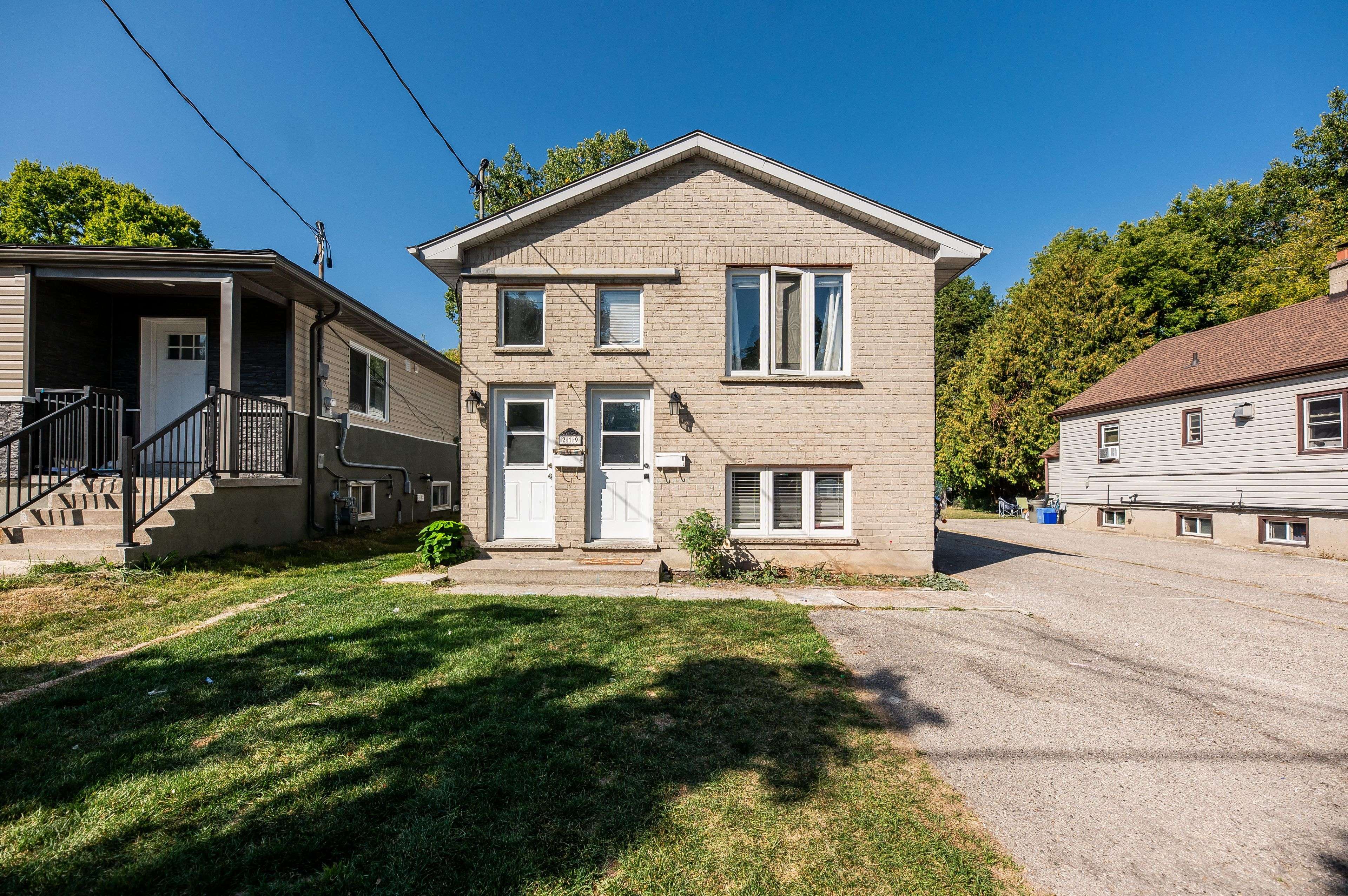 London South, ON N5Z 3L5,219 Emerson AVE #2