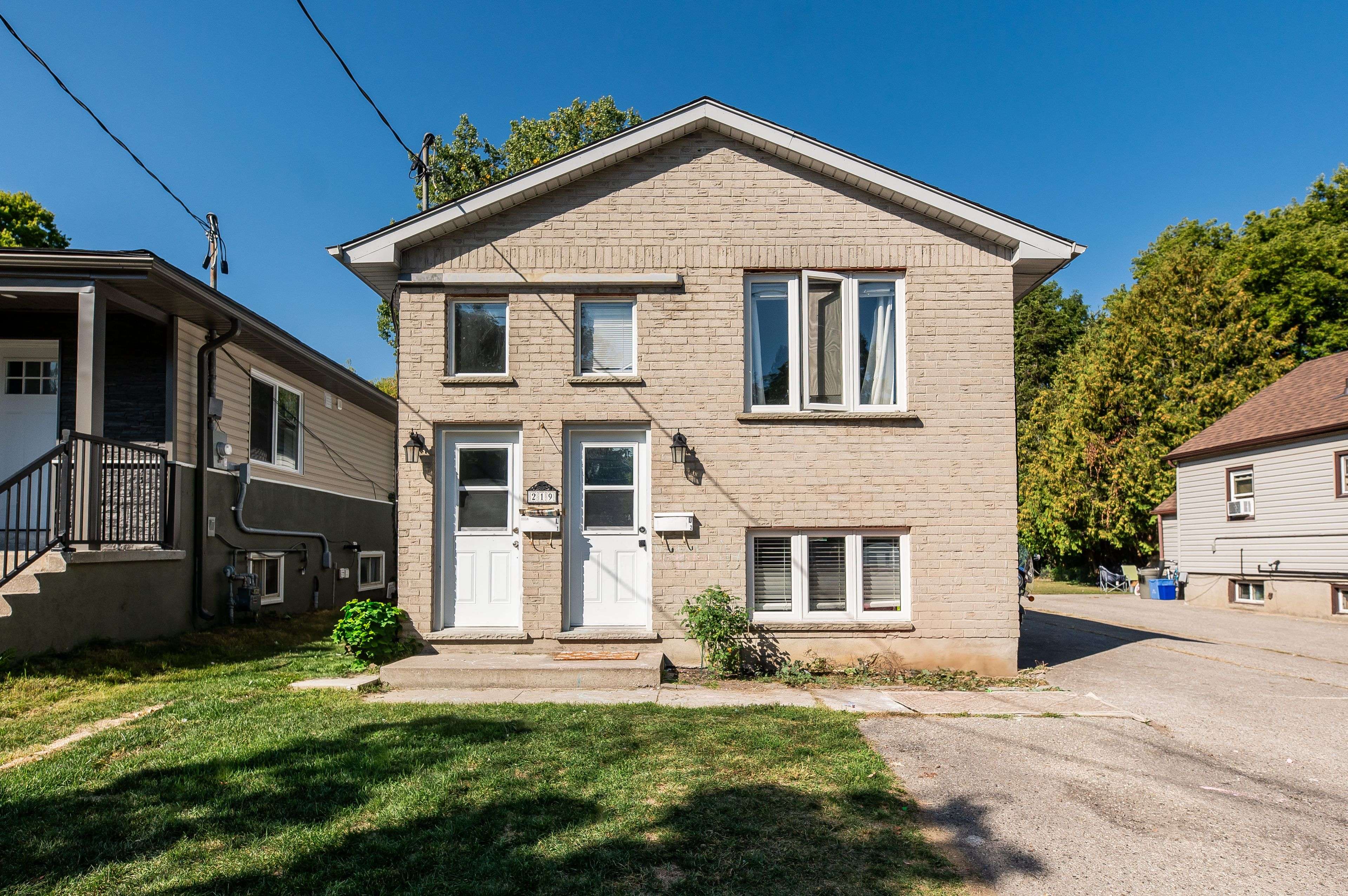 London South, ON N5Z 3L5,219 Emerson AVE #2