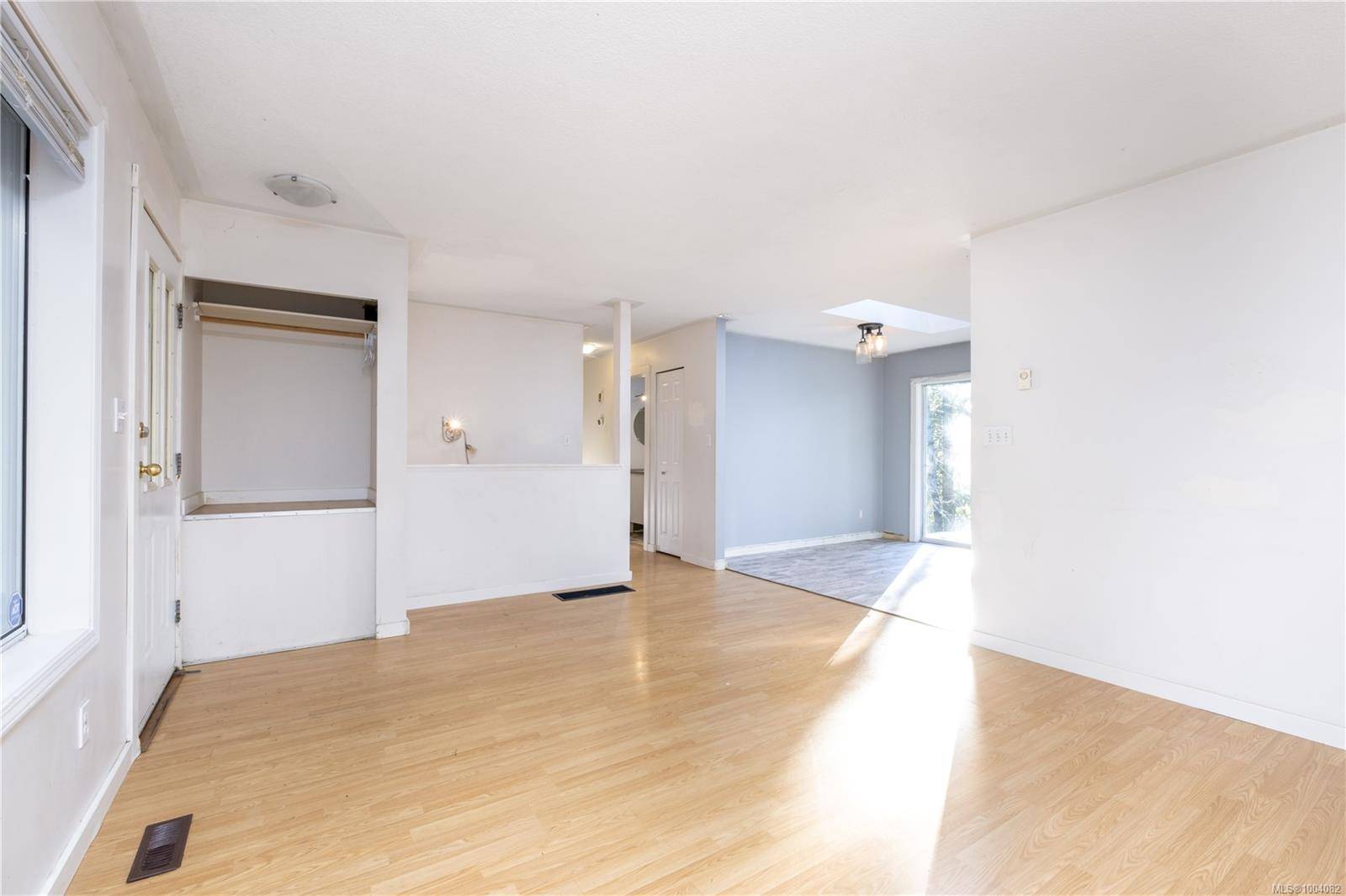 Campbell River, BC V9W 6E4,1526 Stag Rd