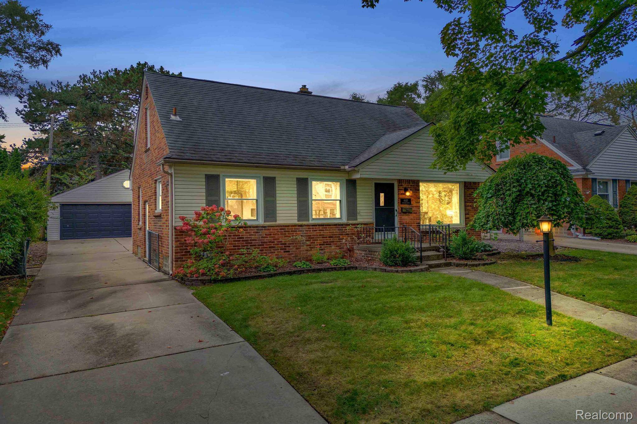 Royal Oak, MI 48073,4423 Groveland AVE