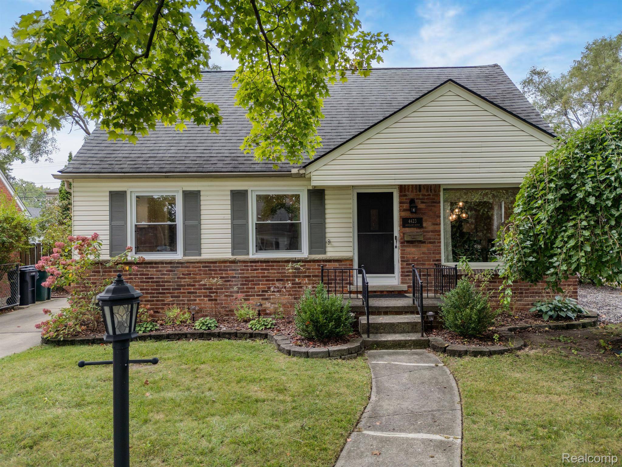 Royal Oak, MI 48073,4423 Groveland AVE