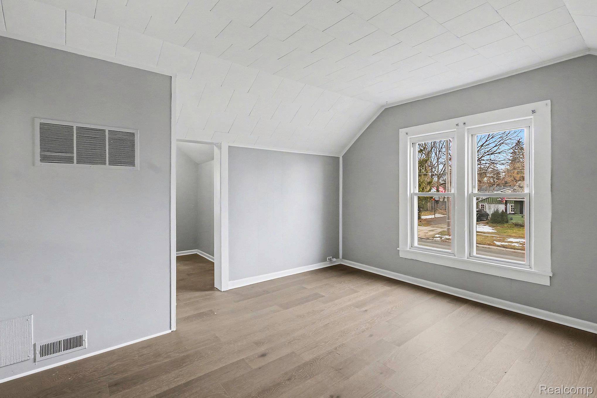 Holly, MI 48442,512 S Broad ST