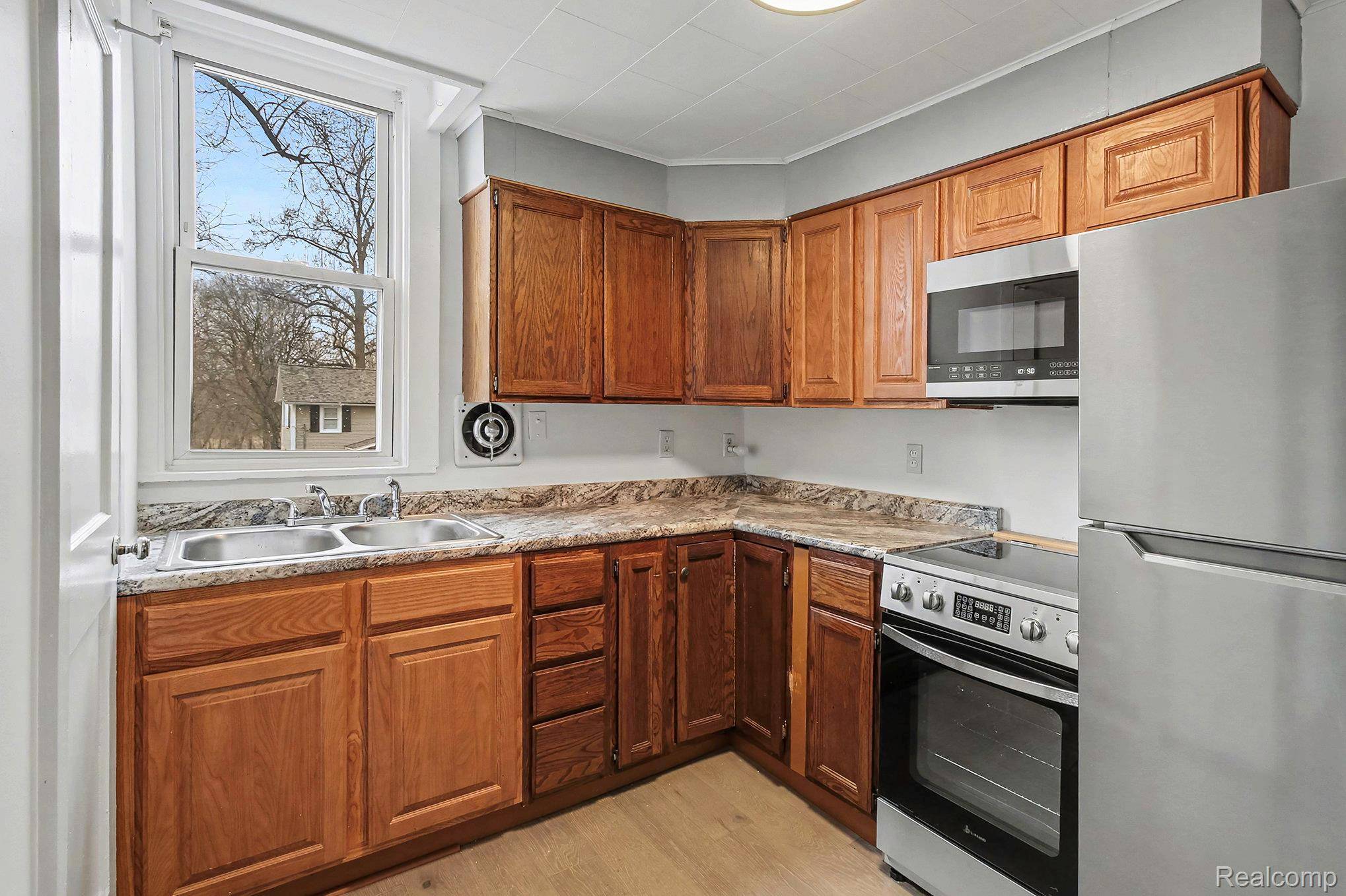 Holly, MI 48442,512 S Broad ST