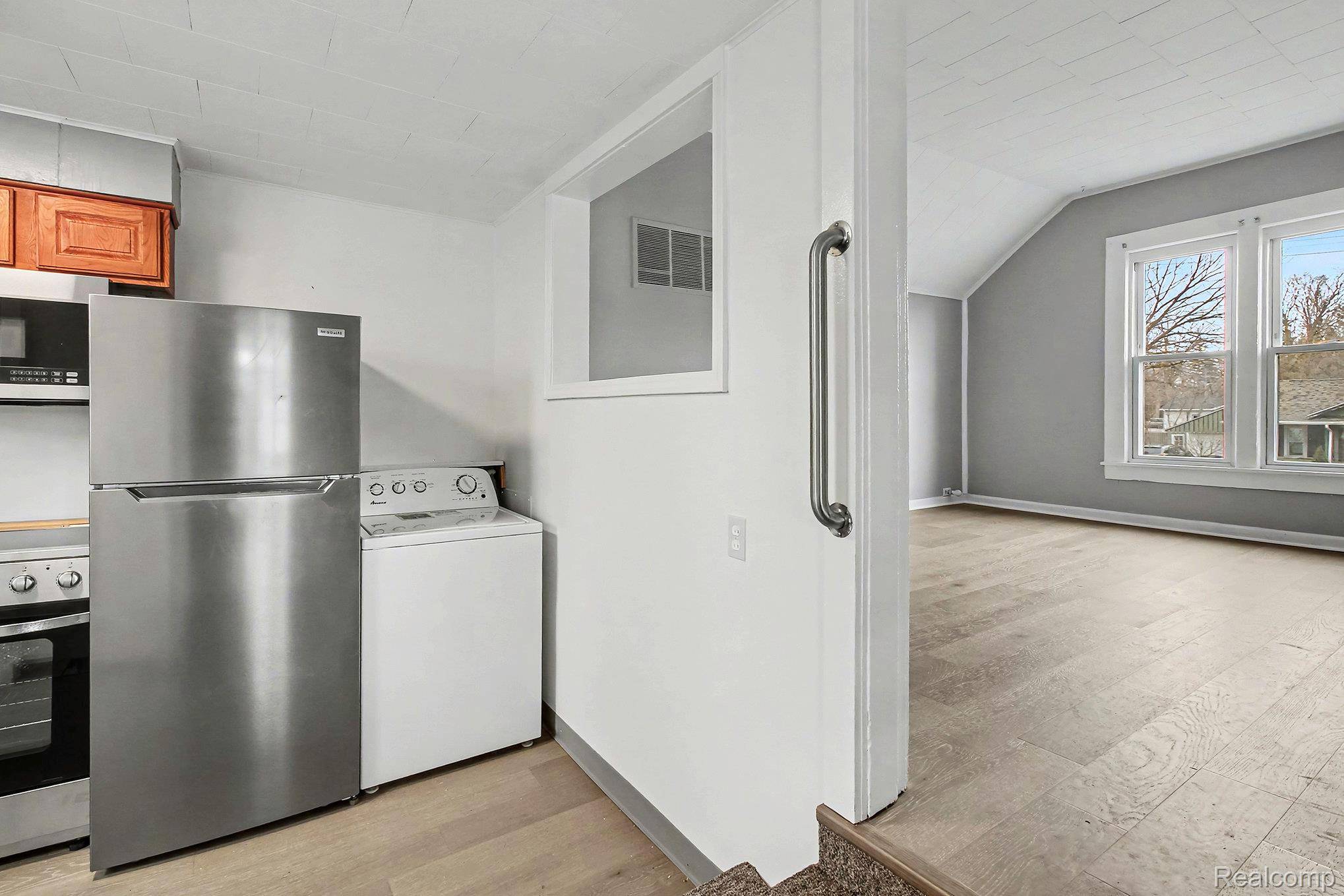 Holly, MI 48442,512 S Broad ST