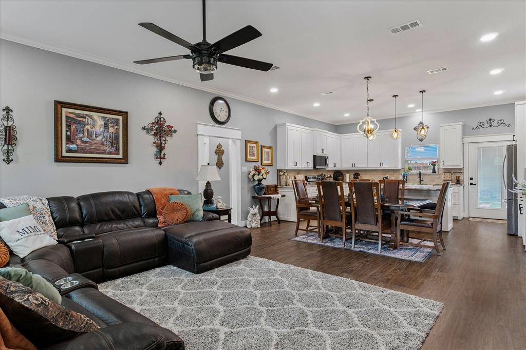 Van, TX 75790,393 E Pennsylvania Avenue