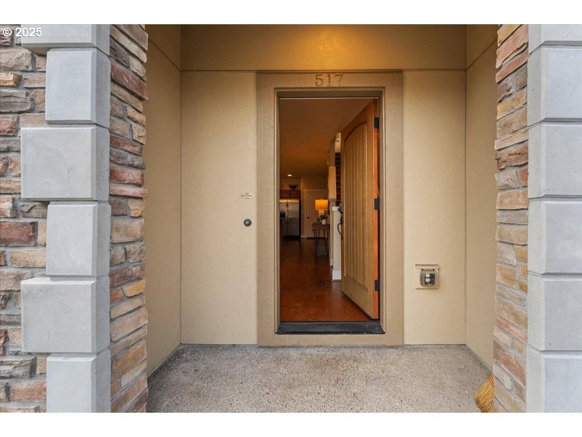 Beaverton, OR 97006,517 SW 199TH AVE