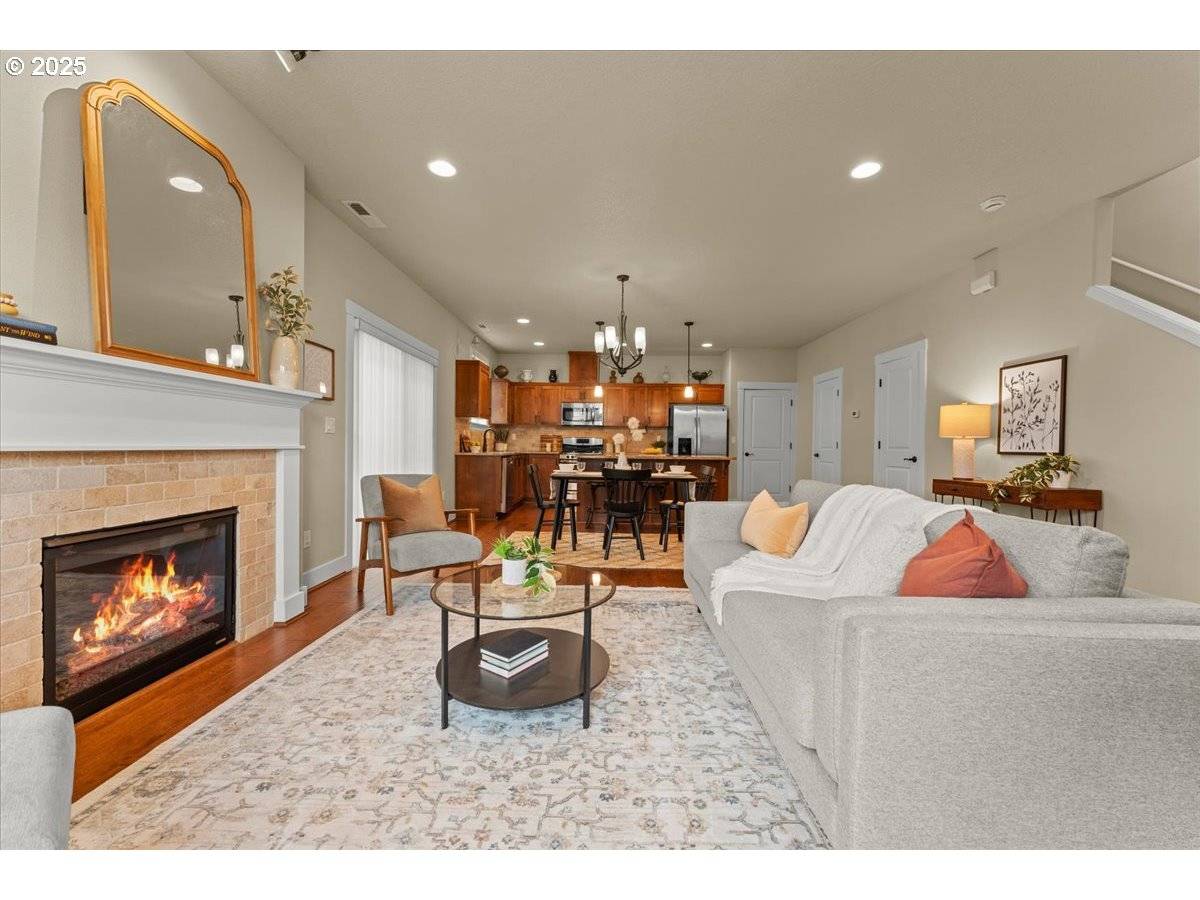 Beaverton, OR 97006,517 SW 199TH AVE