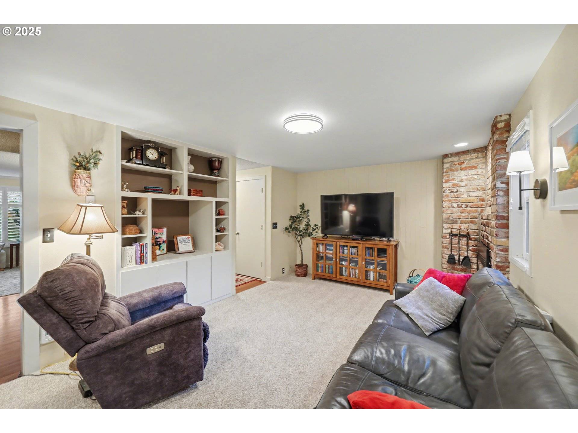 Eugene, OR 97405,21 WESTBROOK WAY