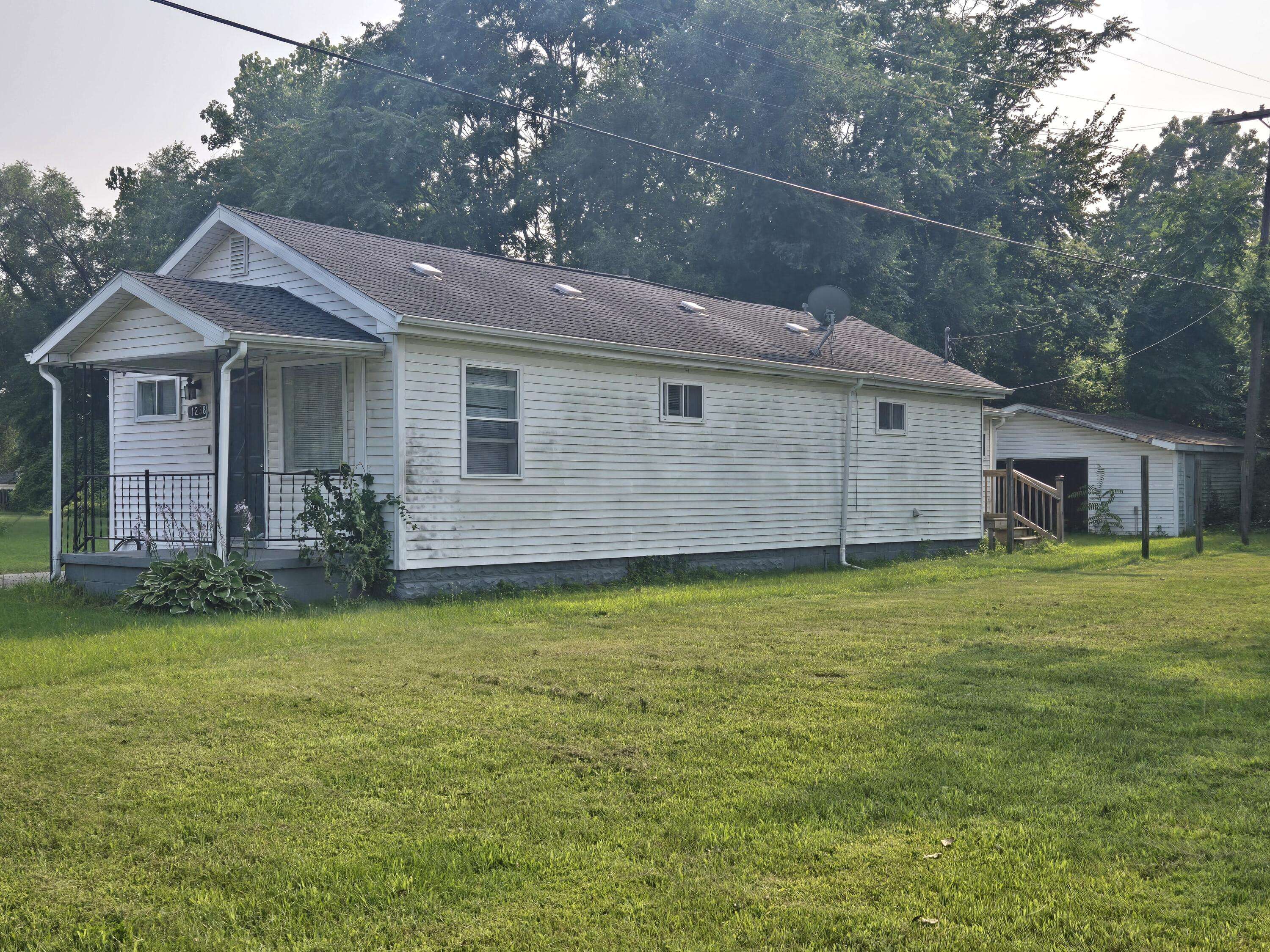 Romulus, MI 48174,11238 Moore ST