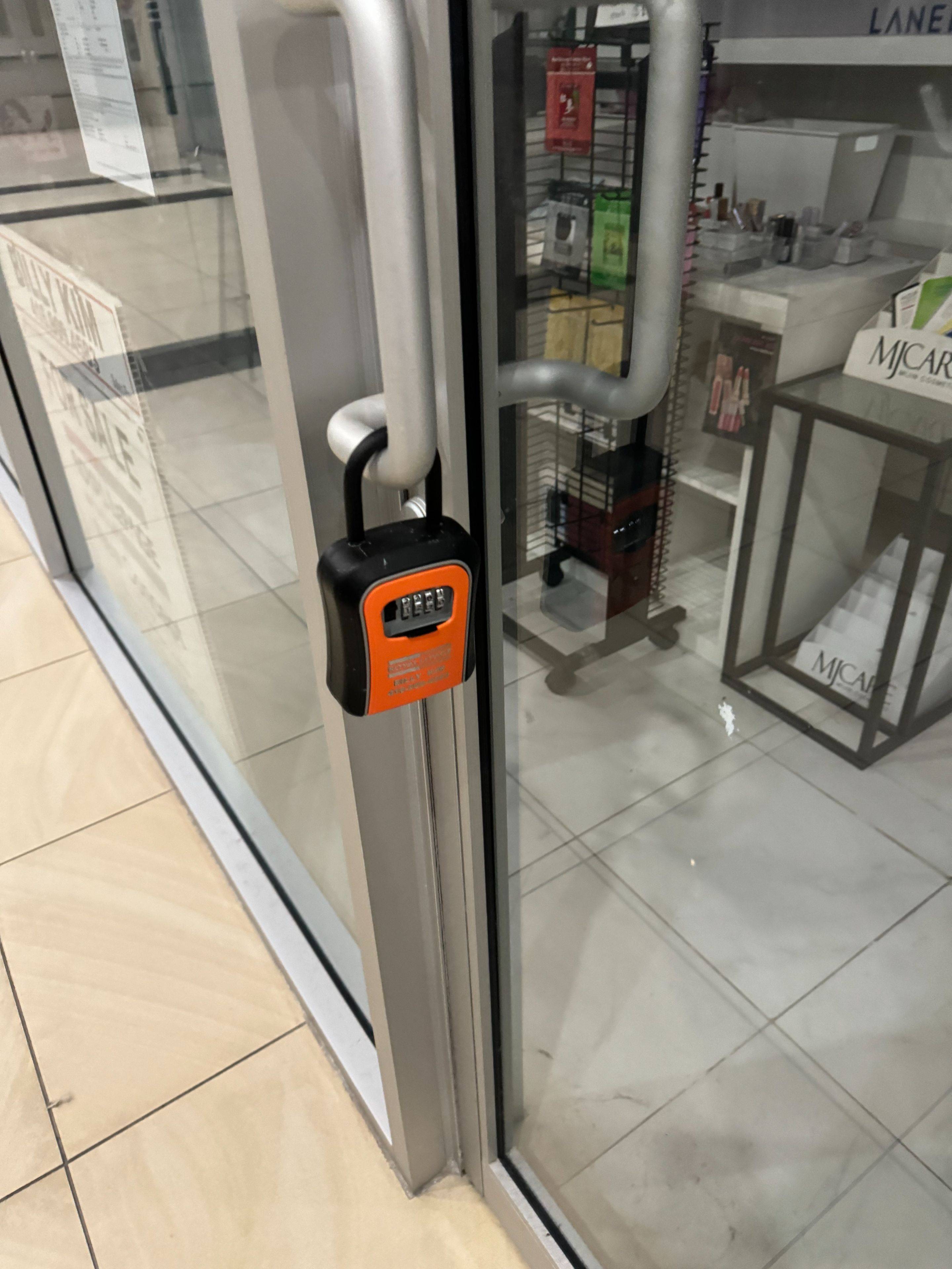 Toronto C01, ON M5B 1S8,384 Yonge ST #36