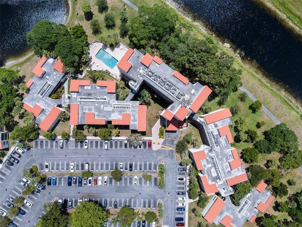 Pompano Beach, FL 33069,2314 S Cypress Bend Dr #713