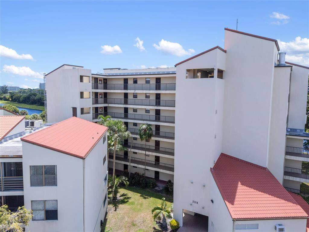 Pompano Beach, FL 33069,2314 S Cypress Bend Dr #713