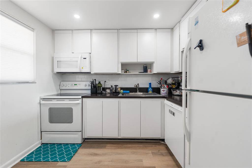 Pompano Beach, FL 33069,2314 S Cypress Bend Dr #713