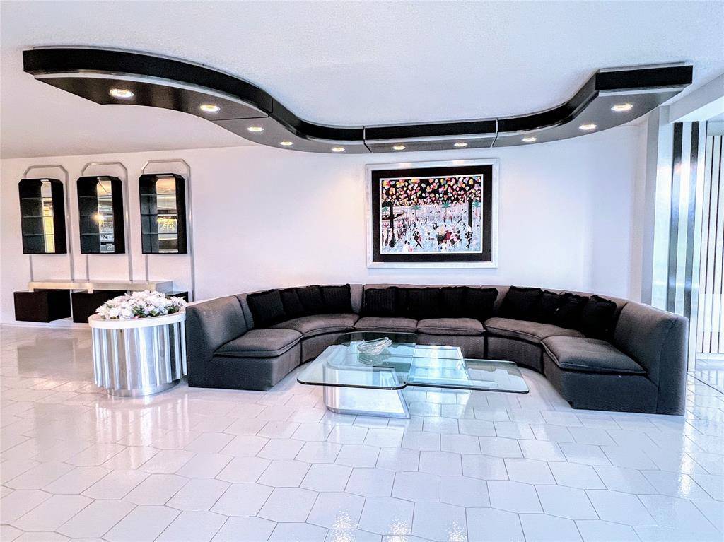 Pompano Beach, FL 33069,800 Cypress Grove Dr #106