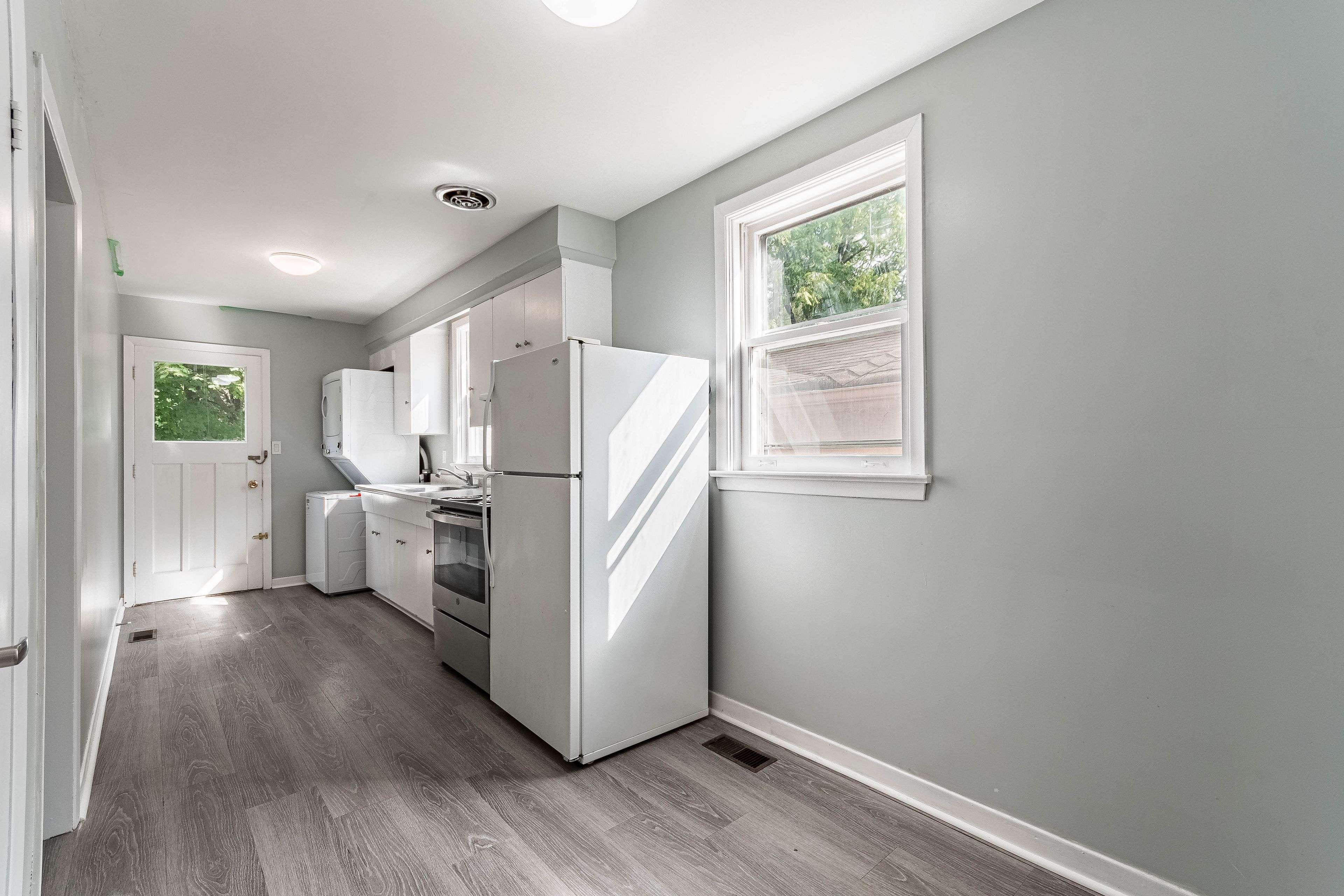 Toronto W06, ON M8V 1W1,144 Lake CRES #Main