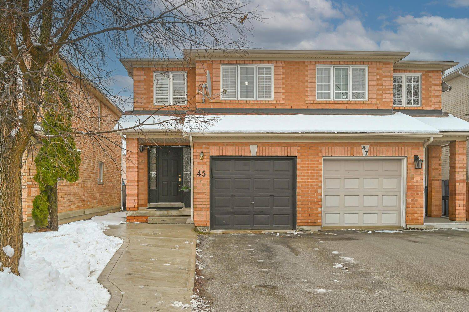 Brampton, ON L7A 3A7,45 Roadmaster LN S