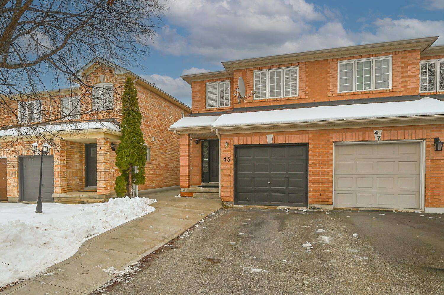 Brampton, ON L7A 3A7,45 Roadmaster LN S