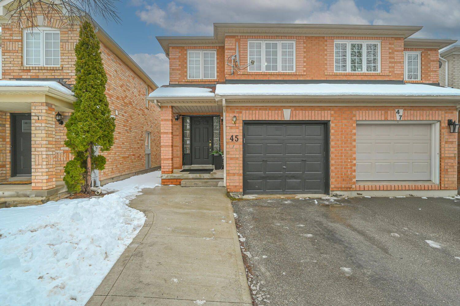 Brampton, ON L7A 3A7,45 Roadmaster LN S