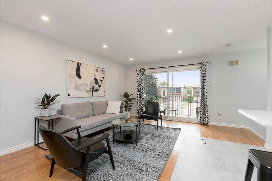 Mississauga, ON L4W 3L2,1632 Lewes WAY