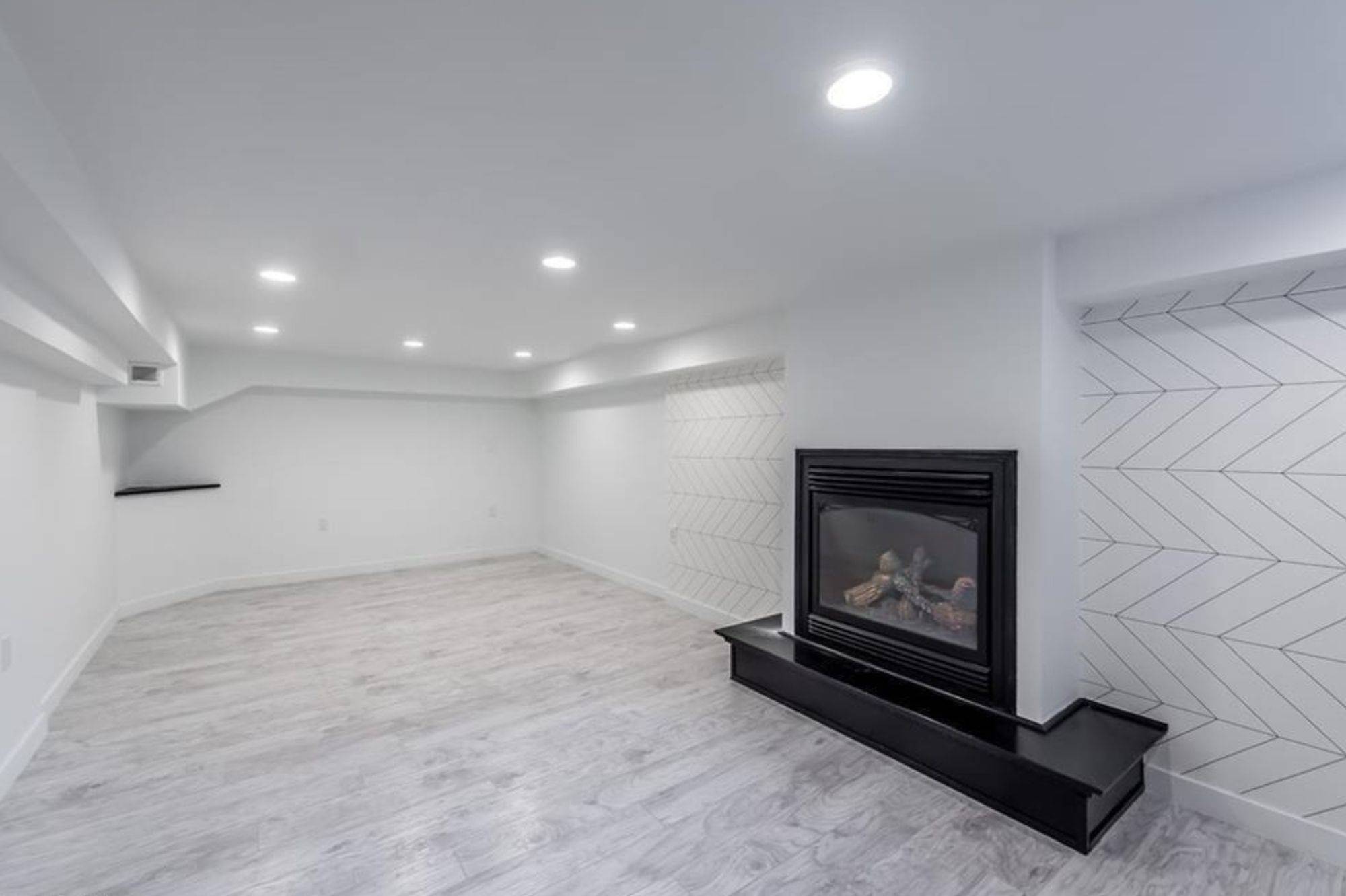 Hamilton, ON L9A 4M6,257 East 17th ST #Lower